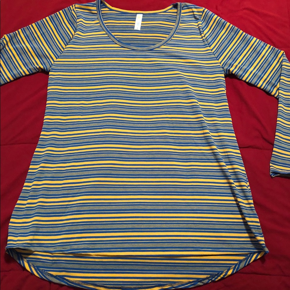 Lularoe lynnae top